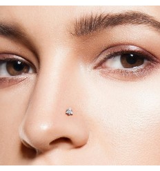 Nesepiercing i titan med trekantet stein