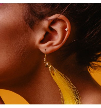 Piercingpinne med flat trekantet stein