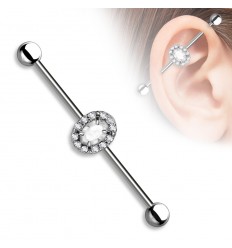 Industriell piercing med rund klar stein