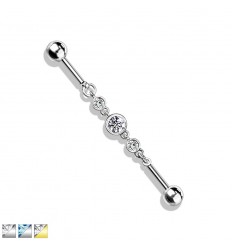 Industriell piercing med kjede og 3 steiner