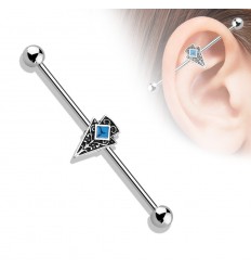 Industriell piercing med tribal og turkise steiner
