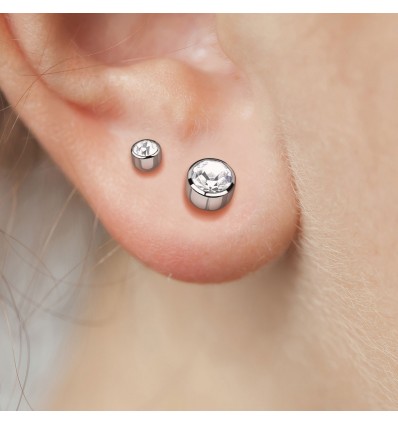 Titanium ørepynt med steiner