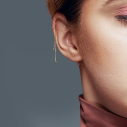 Helix Ørering med Lang Kæde - 1,2 mm Guld Kirurgisk stål | Piercingfabrikken.dk