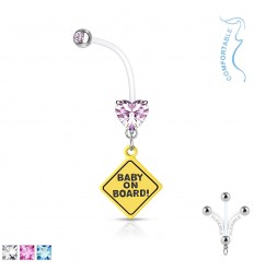 Graviditetsnavlepiercing med hjertestein og baby om bord anheng