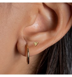 Labret med trekant og små kuler