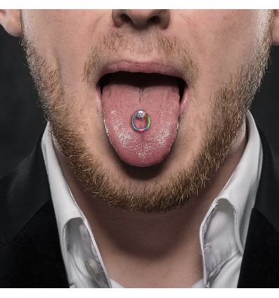 Tungepiercing med ring og klar stein