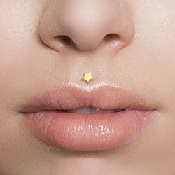 Labret med 14 Karat Guld Stjerne - Guld - Tragus Piercing - 14 Karat Guld - Ørepiercing Smykker | Piercingfabrikken.dk