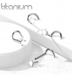 Nesepiercing i titan med stjerne