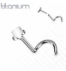 Nesepiercing i titan med stjerne