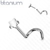 Nesepiercing i titan med stjerne