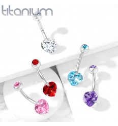 Navlepiercing i titan med hjerte