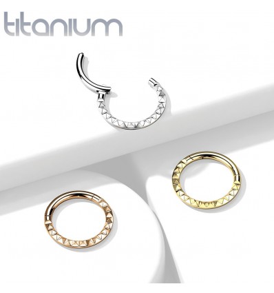 Clicker Ring i Titanium med Takket Mønster