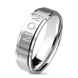 Sølv Ring med MOM Indgravering - 6 mm Kirurgisk stål Sølv Str. 52 mm | Piercingfabrikken.dk